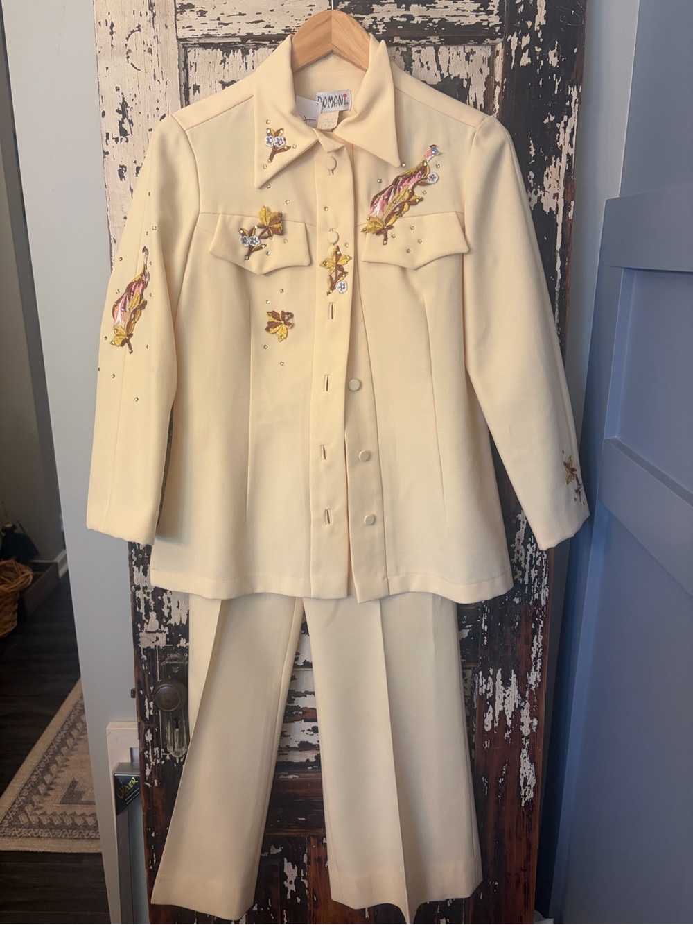 Vintage Domani Western  yellow Embroidered Floral pantsuit. Size 12. 50/60’s